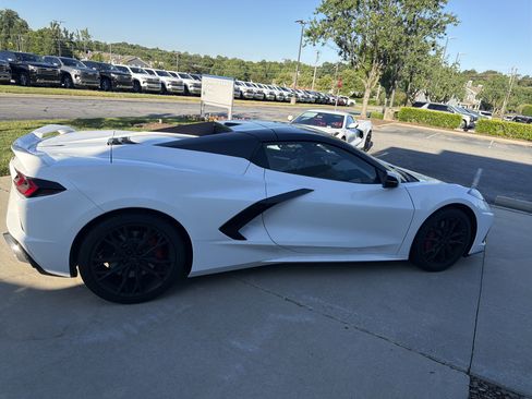Used 2023 Chevrolet Corvette Stingray Preferred Conv w/ Z51 Performance Package RWD image 11