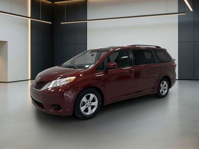Used 2017 Toyota Sienna LE
