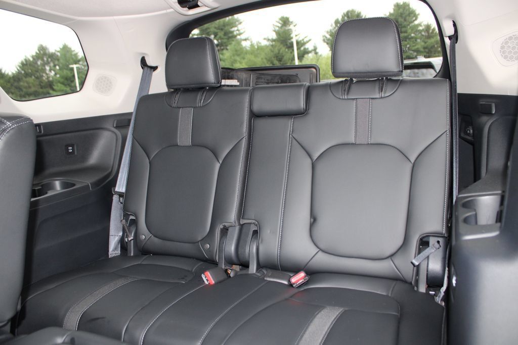 Certified 2025 Honda Pilot Touring image 15