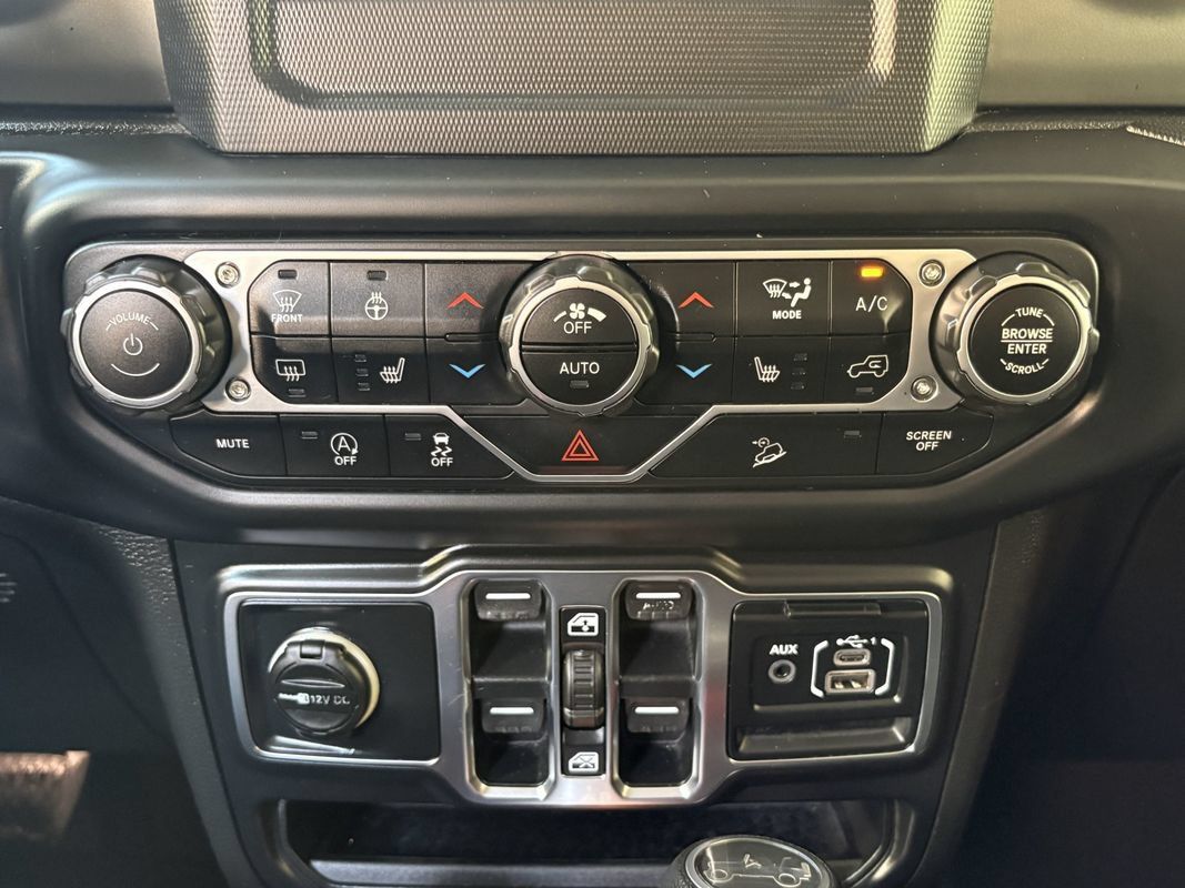 Used 2018 Jeep Wrangler Unlimited Sport S AWD/4WD image 14