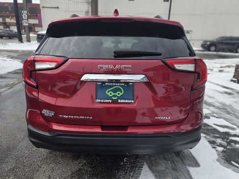 Certified 2022 GMC Terrain SLE w/ Driver Convenience Package image 5