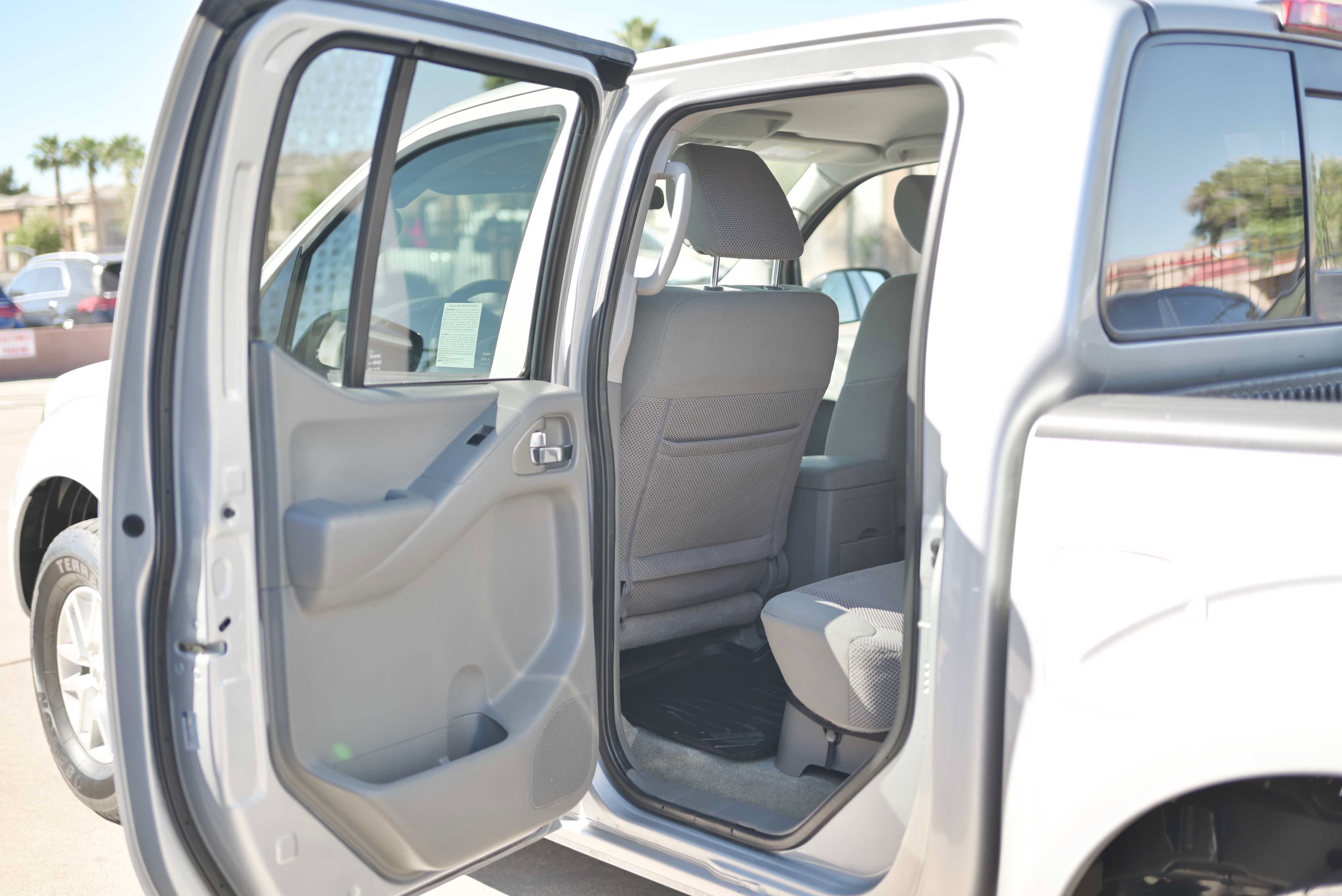 Used 2016 Nissan Frontier SV AWD/4WD image 11