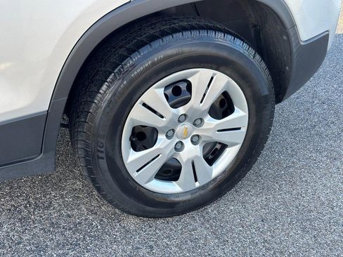 Used 2018 Chevrolet Trax LS image 9