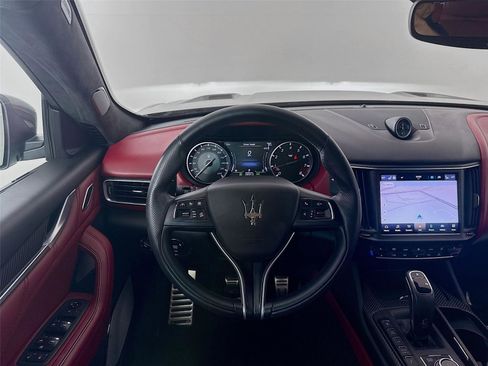 Used 2022 Maserati Levante Trofeo image 23