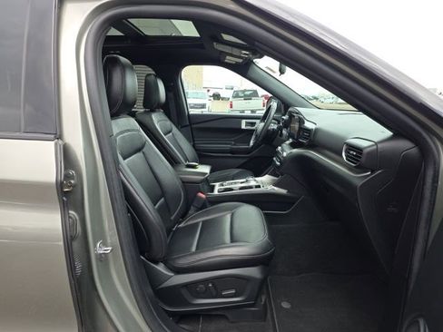 Used 2020 Ford Explorer XLT w/ Equipment Group 202A image 10