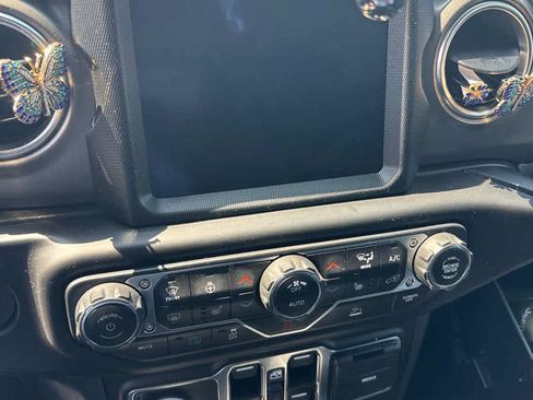 Used 2023 Jeep Wrangler Unlimited Rubicon 4xe w/ Cold Weather Group AWD/4WD image 4