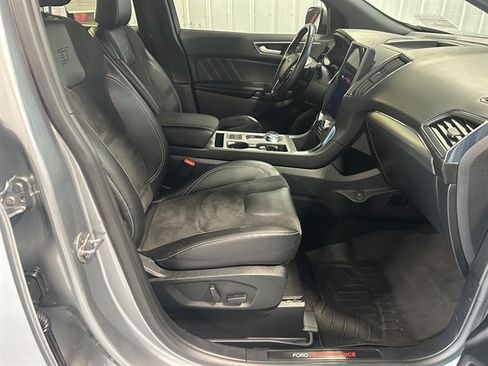 Used 2022 Ford Edge ST image 25