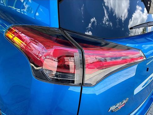 Used 2017 Toyota RAV4 LE FWD image 20