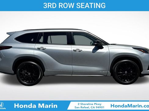 Used 2025 Toyota Highlander XSE AWD/4WD image 4