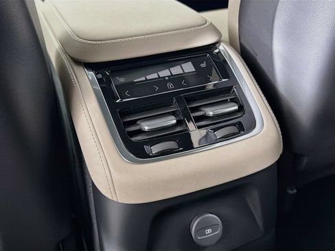 Used 2025 Volvo XC90 T8 Plus w/ Protection Package Premier AWD/4WD image 27