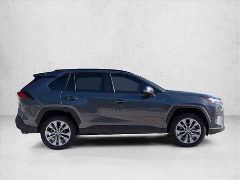 Used 2022 Toyota RAV4 XLE Premium FWD image 4
