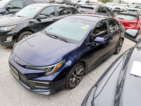 Used 2022 Toyota Corolla SE FWD image 3