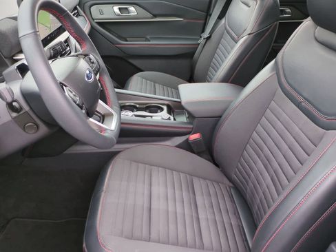 Used 2025 Ford Explorer ST-Line w/ Premium Package image 16