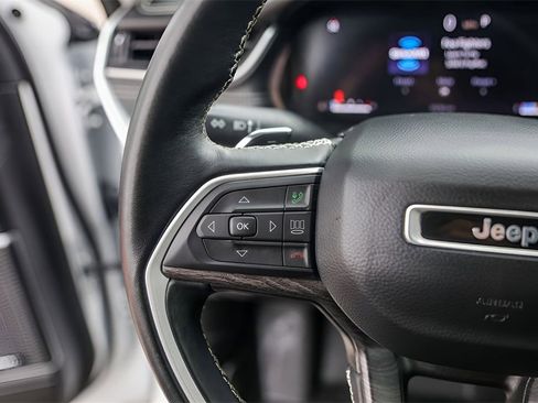 Used 2022 Jeep Grand Cherokee L Limited w/ Luxury Tech Group II image 12