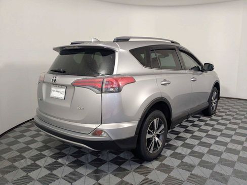 Used 2018 Toyota RAV4 XLE FWD image 5