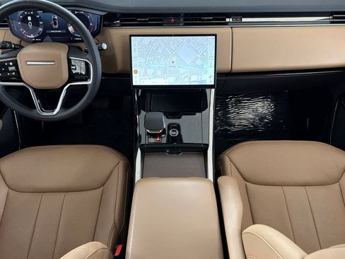 Used 2024 Land Rover Range Rover Sport SE AWD/4WD image 3