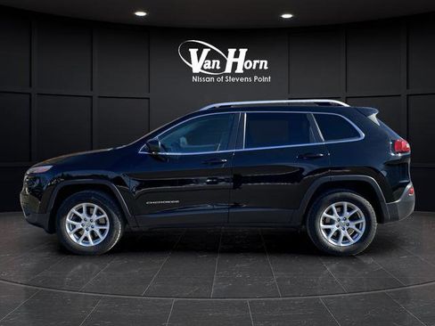 Used 2017 Jeep Cherokee Latitude w/ Cold Weather Group image 11