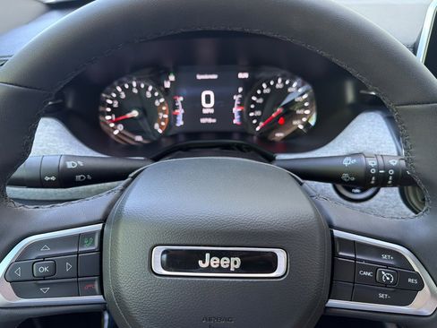 Used 2025 Jeep Compass Latitude AWD/4WD image 23