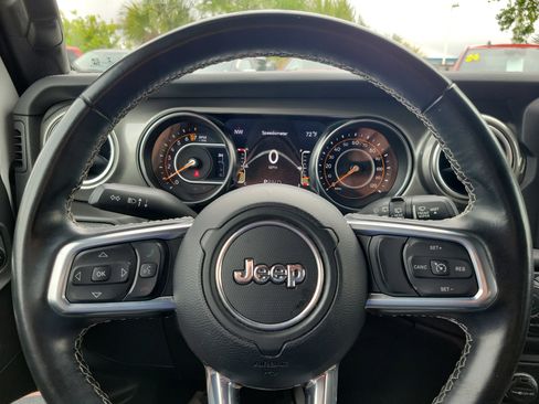 Used 2021 Jeep Wrangler Unlimited Sahara AWD/4WD image 15