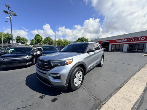 Used 2020 Ford Explorer XLT w/ Equipment Group 202A AWD/4WD image 8