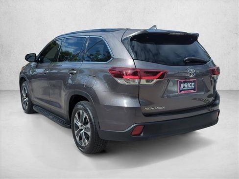 Certified 2019 Toyota Highlander SE FWD image 7