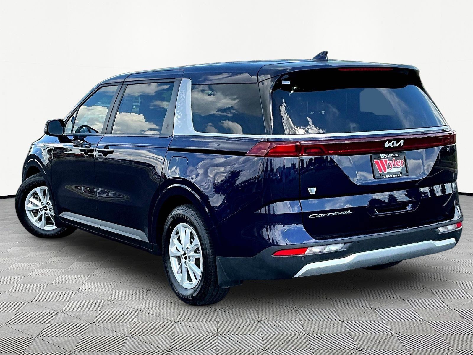 Used 2022 Kia Carnival LX FWD image 12