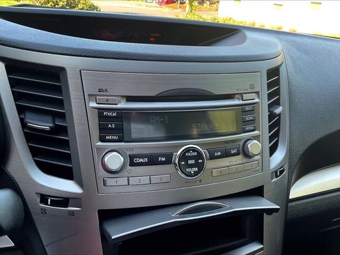 Used 2010 Subaru Legacy 2.5i Premium image 13