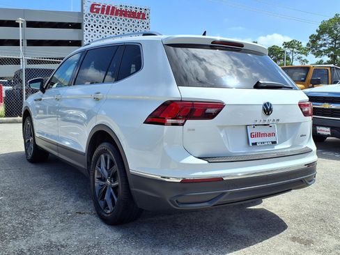 Used 2022 Volkswagen Tiguan SE w/ Panoramic Sunroof Package FWD image 3