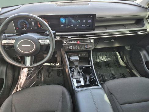 Used 2025 Hyundai Tucson SE FWD image 12