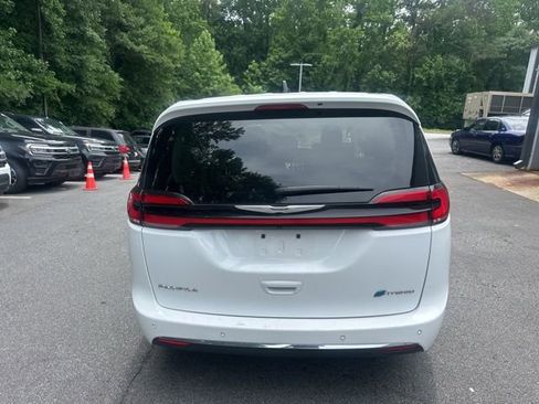 Used 2024 Chrysler Pacifica Limited FWD image 4