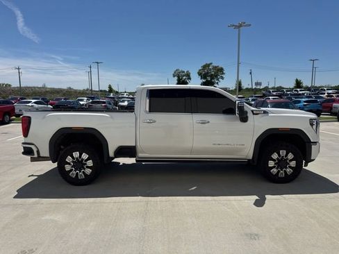 Used 2024 GMC Sierra 2500 Denali w/ Denali Reserve Package AWD/4WD image 2