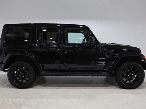Used 2023 Jeep Wrangler Unlimited Sahara w/ Cold Weather Group AWD/4WD image 8
