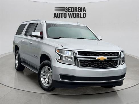 Used 2018 Chevrolet Suburban LT RWD image 3