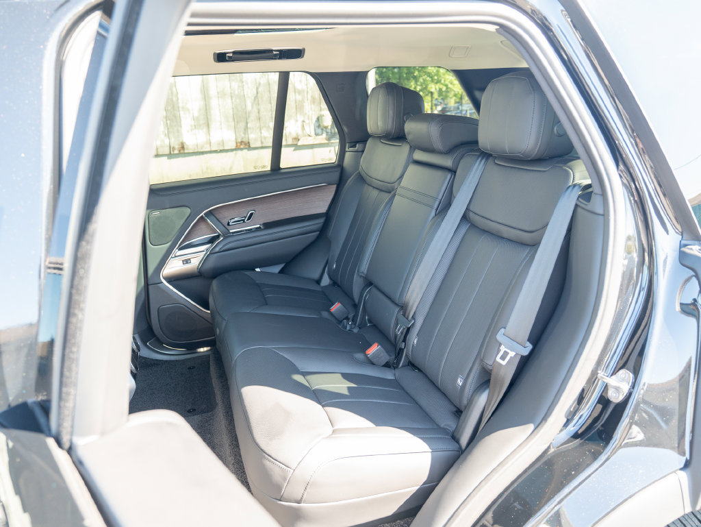 Certified 2026 Land Rover Range Rover SE AWD/4WD image 36