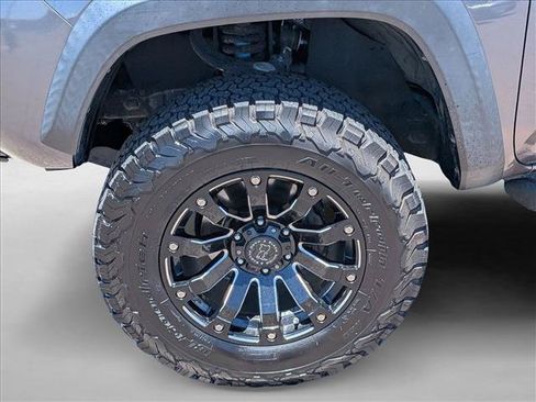 Used 2017 Toyota Tacoma TRD Off-Road w/ Tow Package (A/T) AWD/4WD image 15