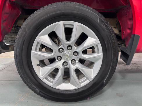 Used 2019 Chevrolet Silverado 1500 Custom w/ Custom Convenience Package AWD/4WD image 8