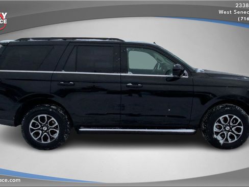 Used 2024 Ford Expedition XLT image 4