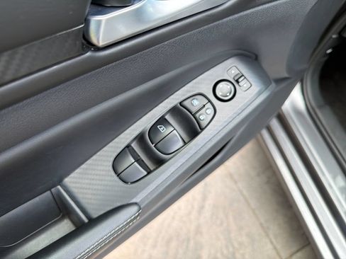 Used 2025 Nissan Altima 2.5 SV FWD image 24