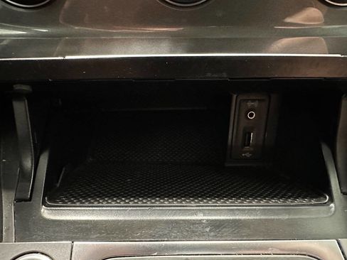 Used 2016 Volkswagen e-Golf SE w/ DC Fast Charging Package image 40