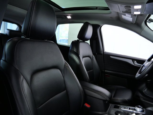 Certified 2025 Ford Escape Platinum AWD/4WD image 11