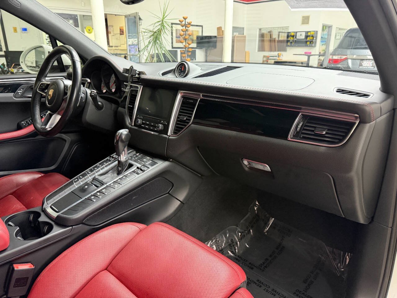 Used 2017 Porsche Macan S AWD/4WD image 18