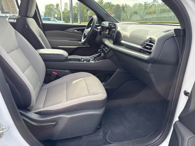 Used 2026 Chevrolet Traverse LT w/ Driver Confidence Package FWD image 9