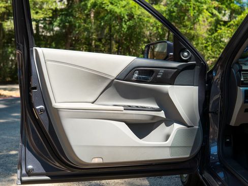 Used 2013 Honda Accord Touring image 23