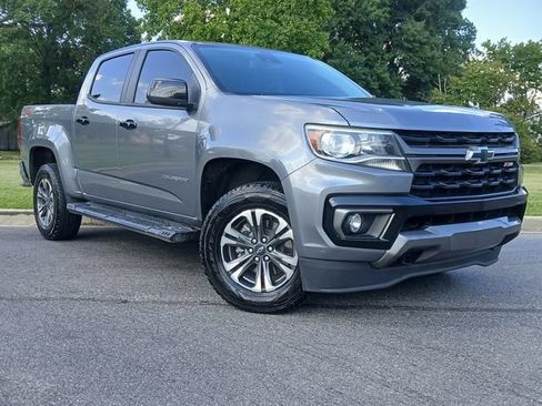 Used 2022 Chevrolet Colorado Z71 w/ Safety Package RWD image 2