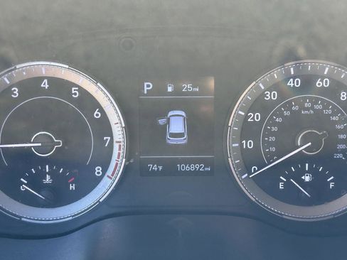 Used 2022 Hyundai Venue Limited image 26