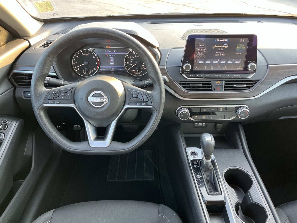 Used 2025 Nissan Altima 2.5 SV FWD image 10