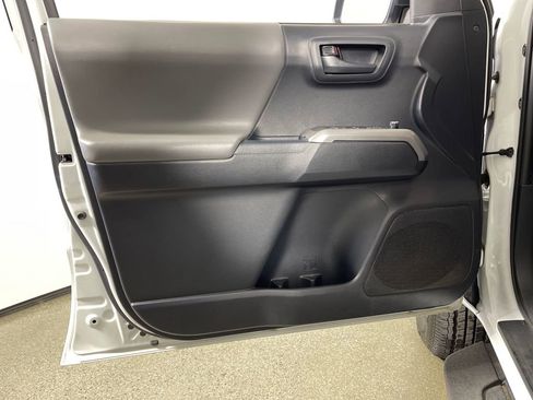 Used 2018 Toyota Tacoma SR5 RWD image 19