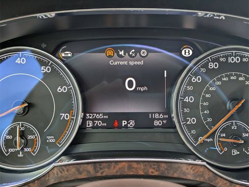 Used 2019 Bentley Bentayga image 19