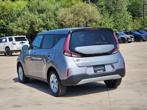 Certified 2025 Kia Soul LX w/ LX Technology Package FWD image 5