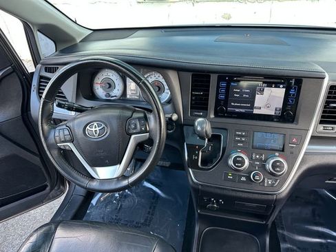 Used 2017 Toyota Sienna SE image 17